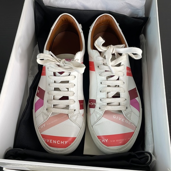 Givenchy Sneakers - Picture 2 of 8